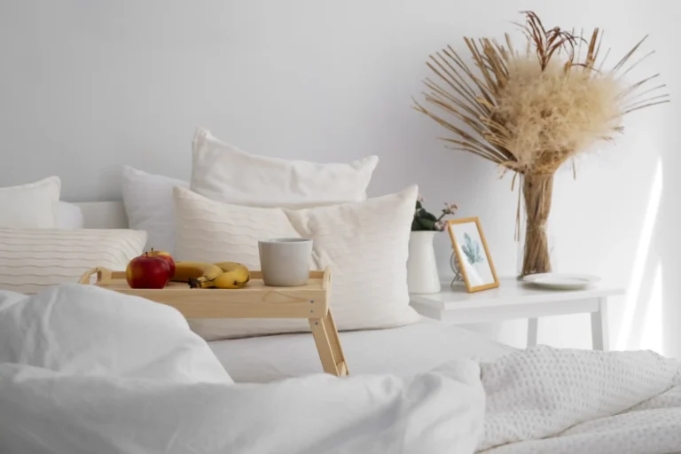 bed-arrangement-with-fresh-sheets (Web H)